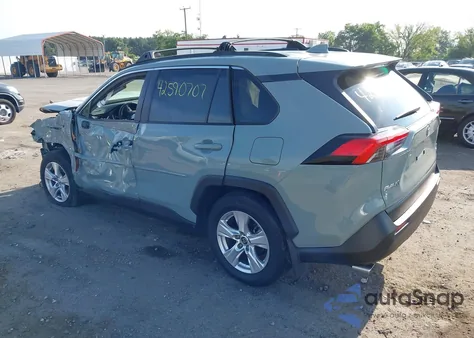 2021 Toyota Rav4 Xle z USA, uszkodzony, nr VIN JTMP1RFV7MD069009